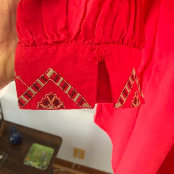 Knox Rose red top w/unique embroidery design. XXL. - Picture 4 of 8